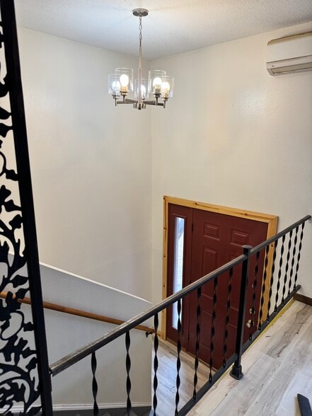 Building Photo - 906 Shady Ln