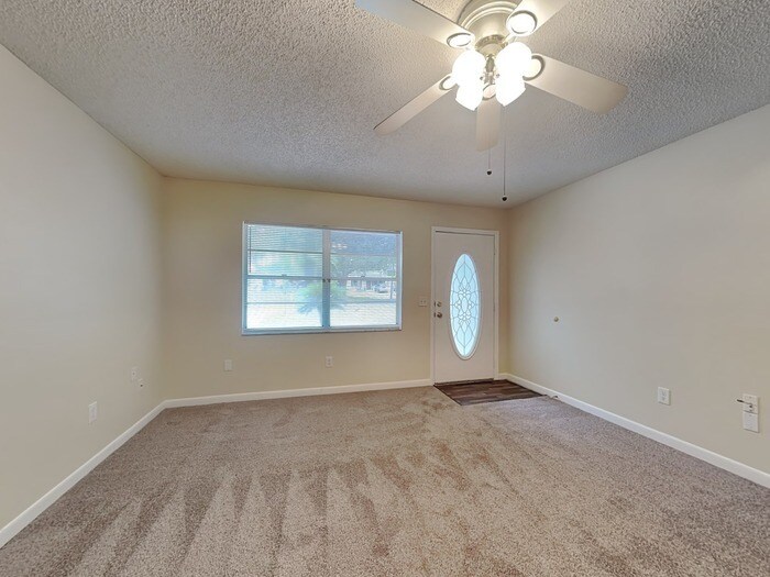 Building Photo - 216 Carla Ann Ct