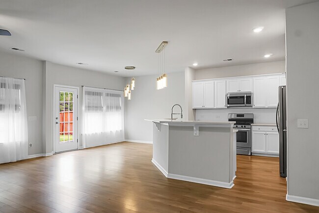 Building Photo - 210 Daniels Creek Cir