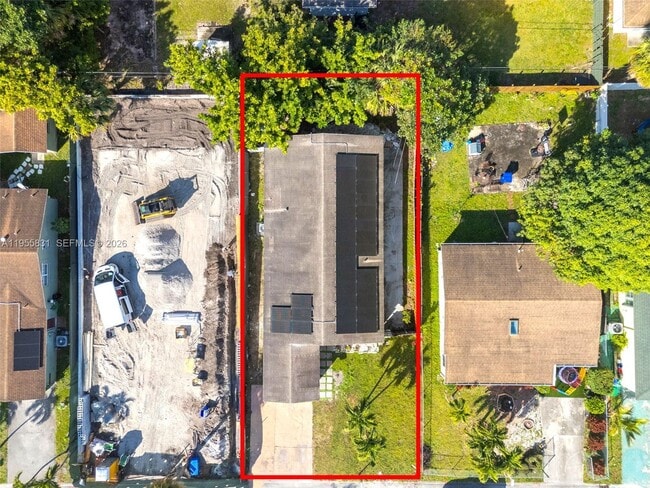 Building Photo - 2921 NW 6th Ct