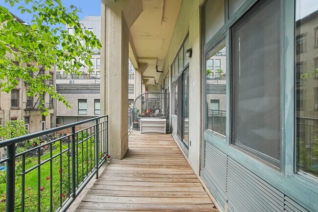 Building Photo - 205 10th St