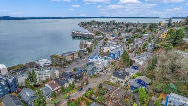 Building Photo - Quintessential West Seattle Townhome with ...