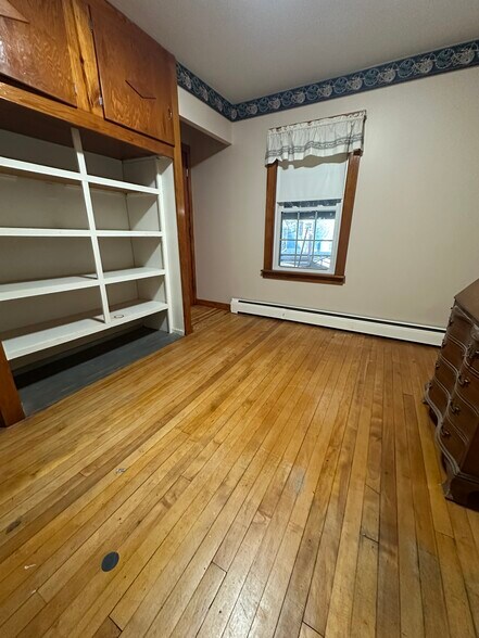 Building Photo - 4 Maple Ave