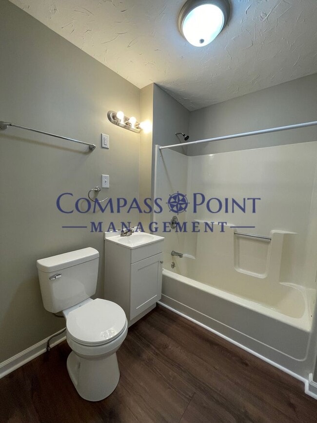 Building Photo - Newly Renovated Just For You!