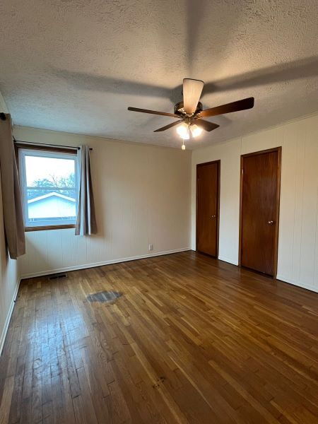 Building Photo - Hollywood Hills Subdivision Mid-Mod Ranch Available Now!