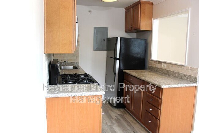Building Photo - 610 Main St