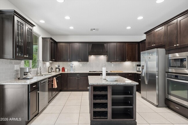 Building Photo - 3826 E Cat Balue Dr