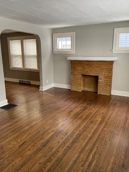 Building Photo - 88 Shepard Ave