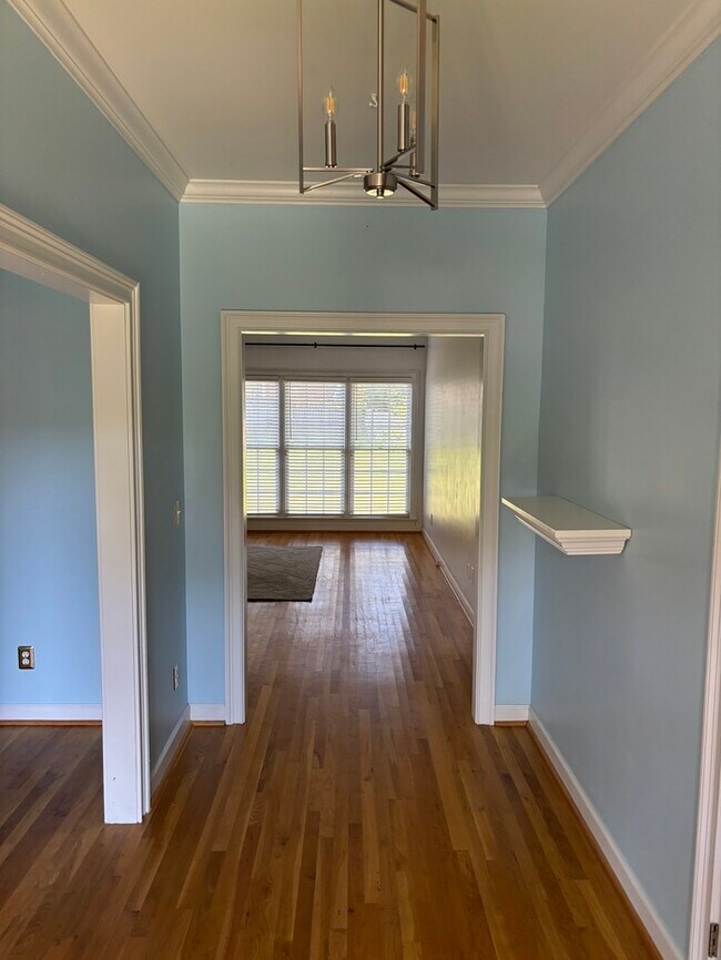 Building Photo - 279 Sandstone Rd