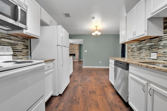 Building Photo - 417 E Lindbergh Blvd
