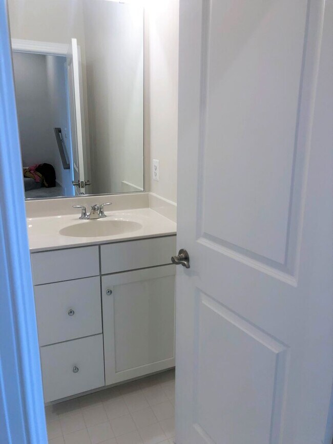 Building Photo - Newly Built Townhome with Tons of Space an...