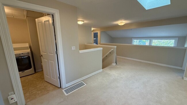 Building Photo - Pristine Single-Family Home in the Heart o...