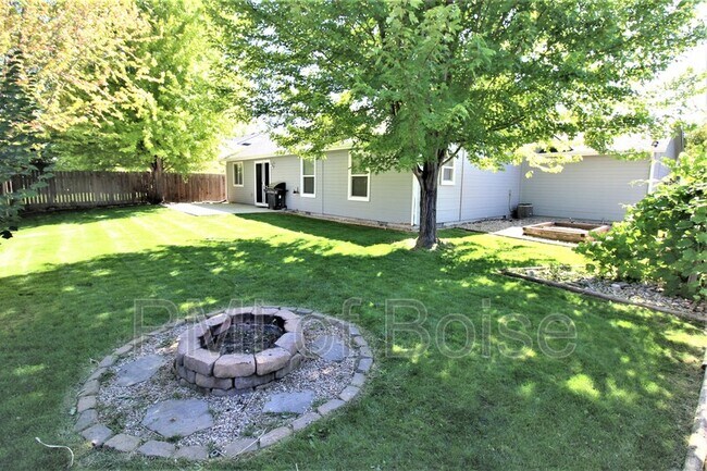 Building Photo - 3300 N Elmstone Ave