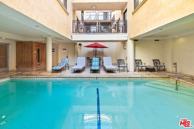 Building Photo - 1154 S Barrington Ave