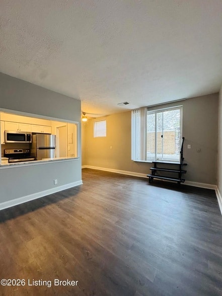 Building Photo - 153 Thierman Ln