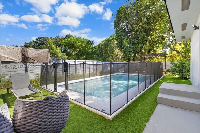 Building Photo - 270 NW 50th St