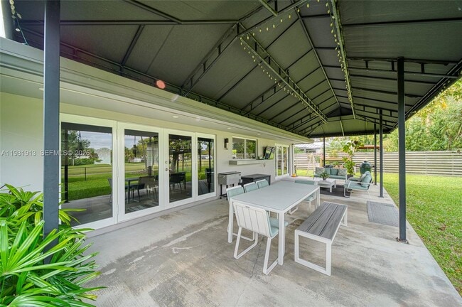 Building Photo - 10131 SW 108th St