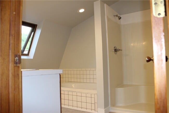 Building Photo - 480 Lansingville Rd