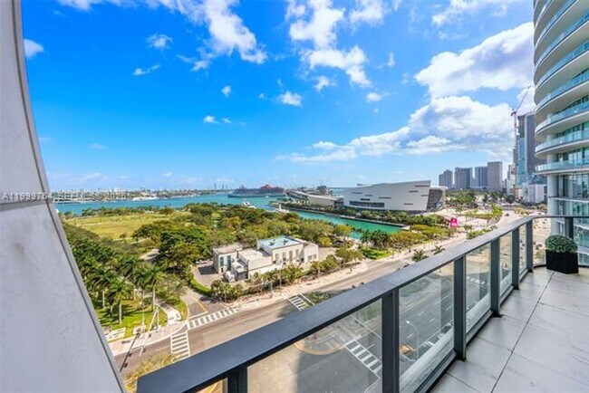 Building Photo - 1000 Biscayne Blvd