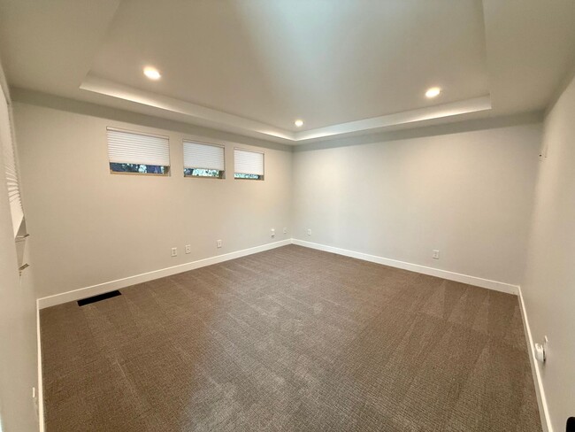 Building Photo - 4 Bedroom Home in Awbrey Butte Neighborhood – Unfurnished, Short Lease