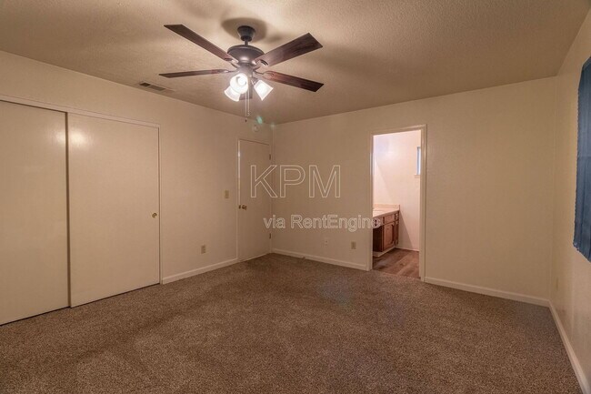 Building Photo - 9717 Treetop Dr