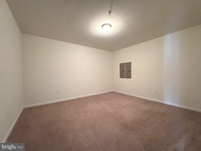 Building Photo - 3635 Glouster Dr