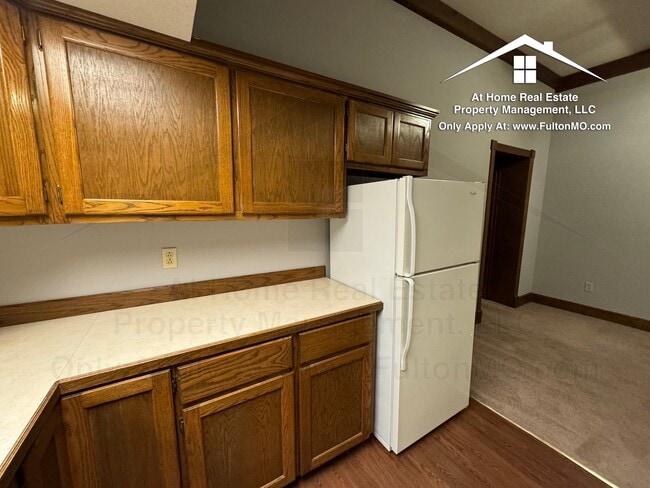 Building Photo - 103 E 10th St