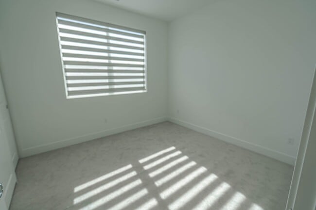 Building Photo - 5-Bedroom Home with Loft in Gated Victoria at Plum Canyon!