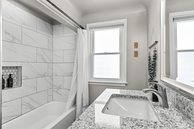 Building Photo - 8254 Mary Ann Ave