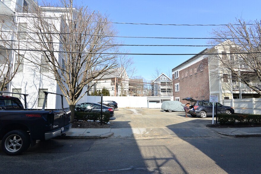 Building Photo - 20 Cameron St