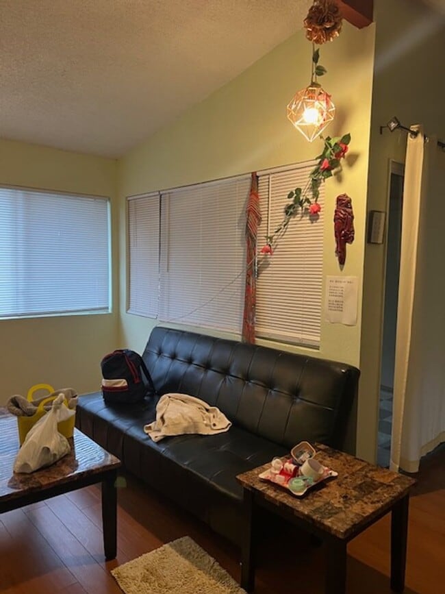 Building Photo - Beautifully remodeled 1 bedroom & 1 bath unit near Six Flags in Vallejo