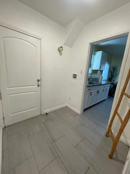 Building Photo - 4152 W 107th St