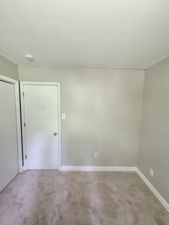 Building Photo - 3041 Clintwood Rd