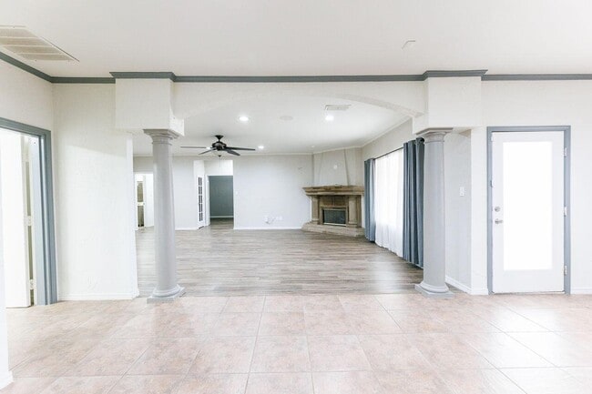 Building Photo - 5811 11th Pl