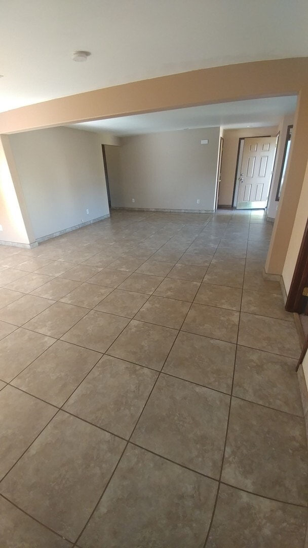 Building Photo - 4-Bed, 2-Bath Home Off Road 100 with Easy ...