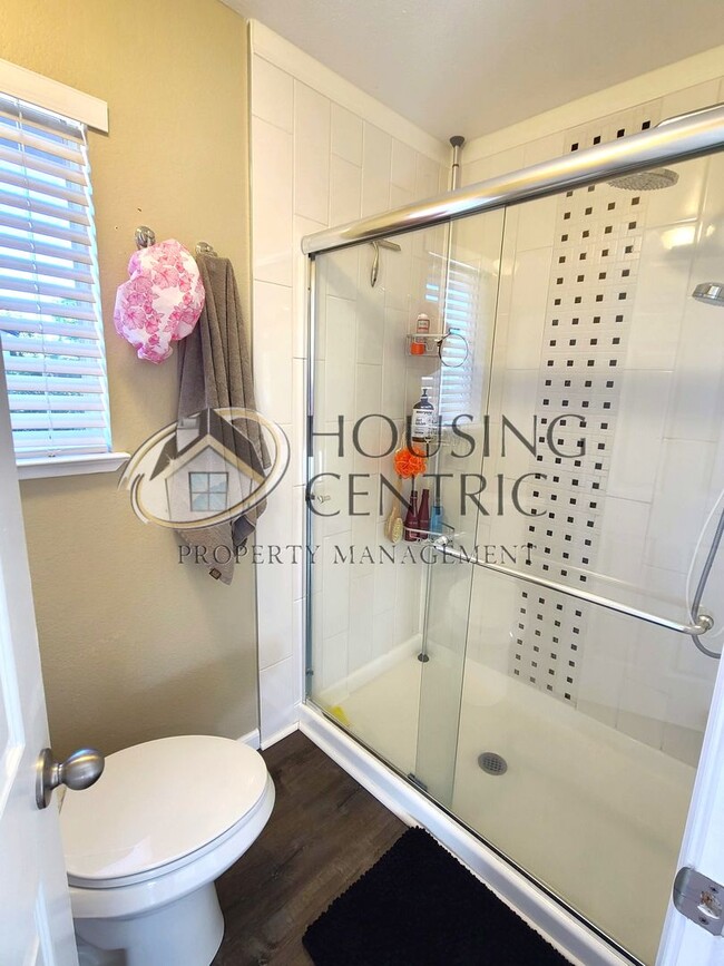 Building Photo - Executive Folsom Rental EXCELLENT Location and a POOL!
