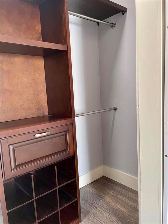 Building Photo - 903 N Valderas St