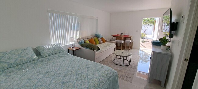 Building Photo - The Cove Unit 1