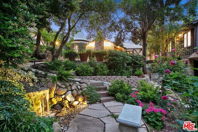 Building Photo - 4880 Queen Florence Ln