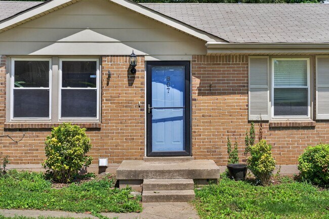 Building Photo - 3 Bedroom Pet Friendly Home For Rent Near Heritage Park!