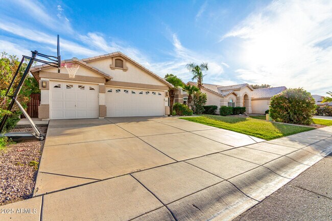 Building Photo - 1825 E Arabian Dr