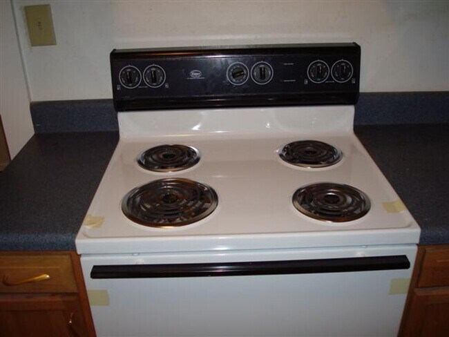 Building Photo - Charming Rental Property with Modern Upgrades and Convenient Location!