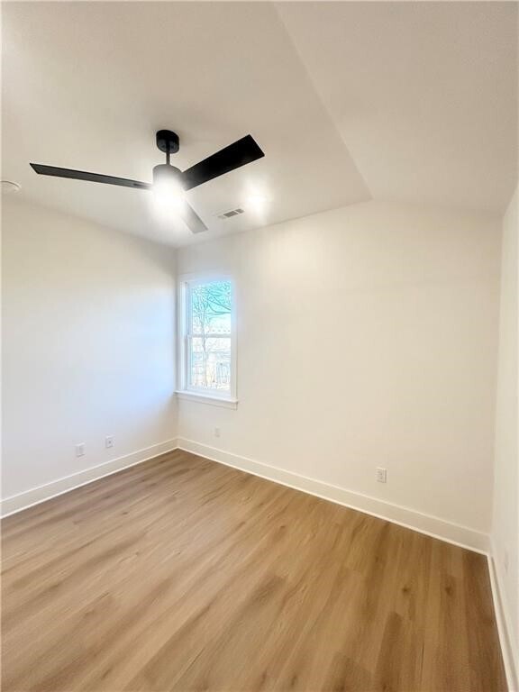 Building Photo - 32 Coalburn Dr