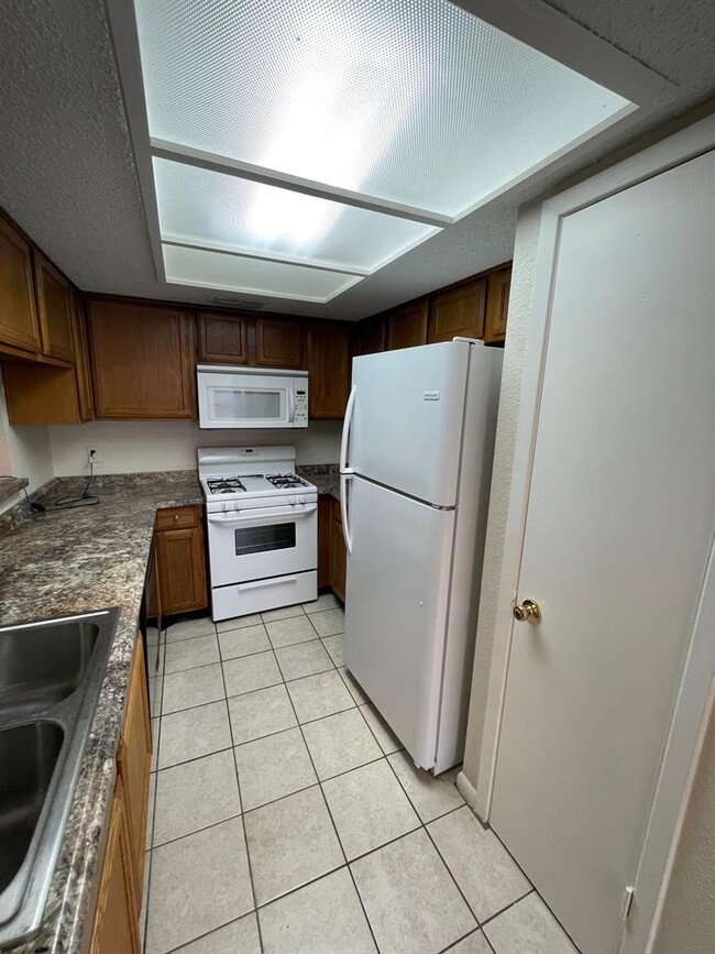 Building Photo - 318 W William Cannon Dr