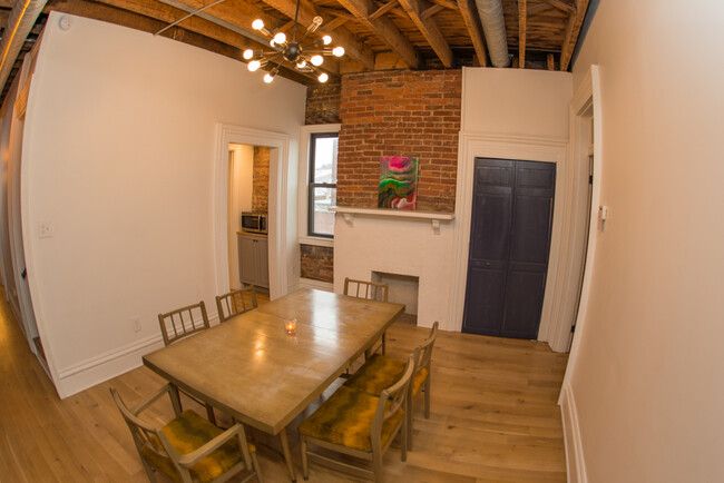 Building Photo - 608 East Ohio Street