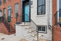 Building Photo - Bright & Immaculate 2 Bed · 3 Bath