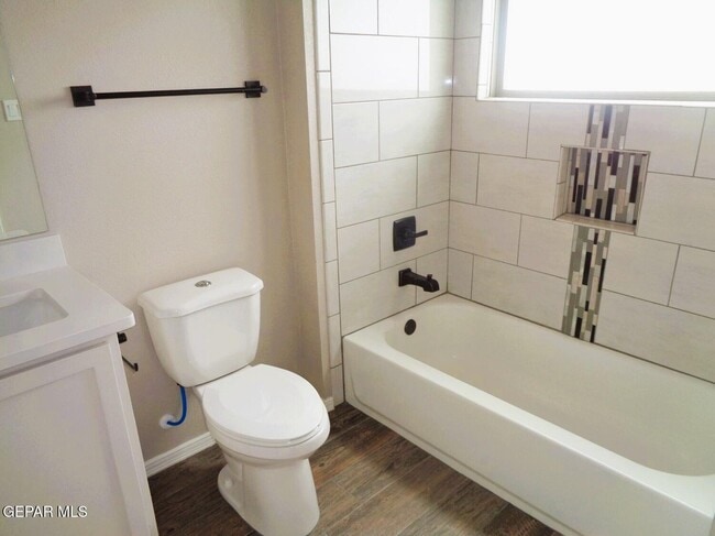 Building Photo - 13513 Coldham St