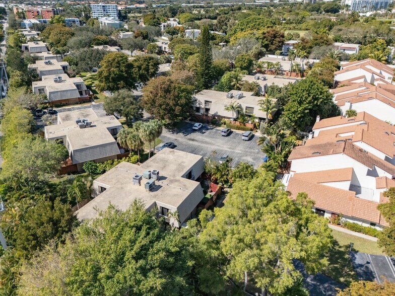 Building Photo - 1700 Embassy Dr