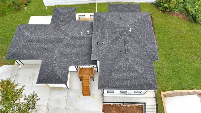 Building Photo - Renovated Duplex in SW Atlanta