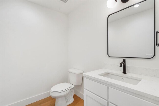 Building Photo - 333 Sweetspire Ct